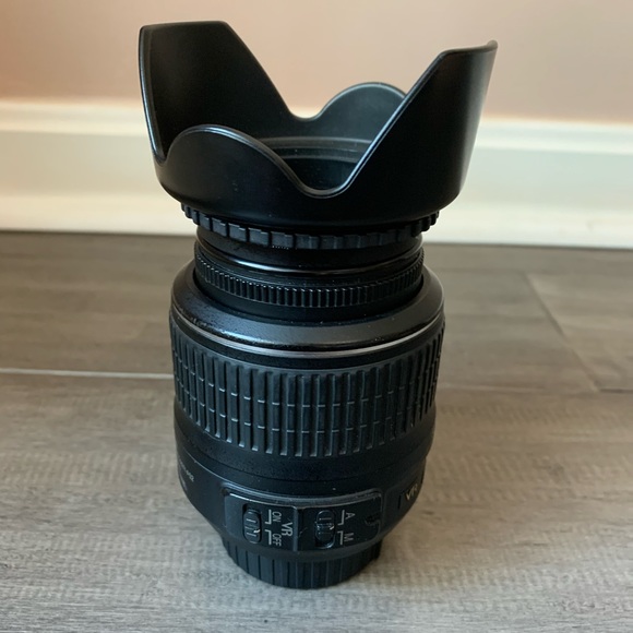 Nikon DX AF-S Nikkor 18-55mm 5.6G VR Lens - Picture 7 of 11